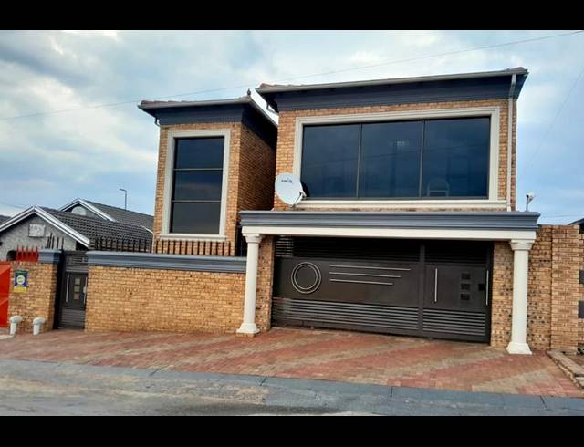 4 BEDROOM HOUSE FOR SALE IN KAGISO